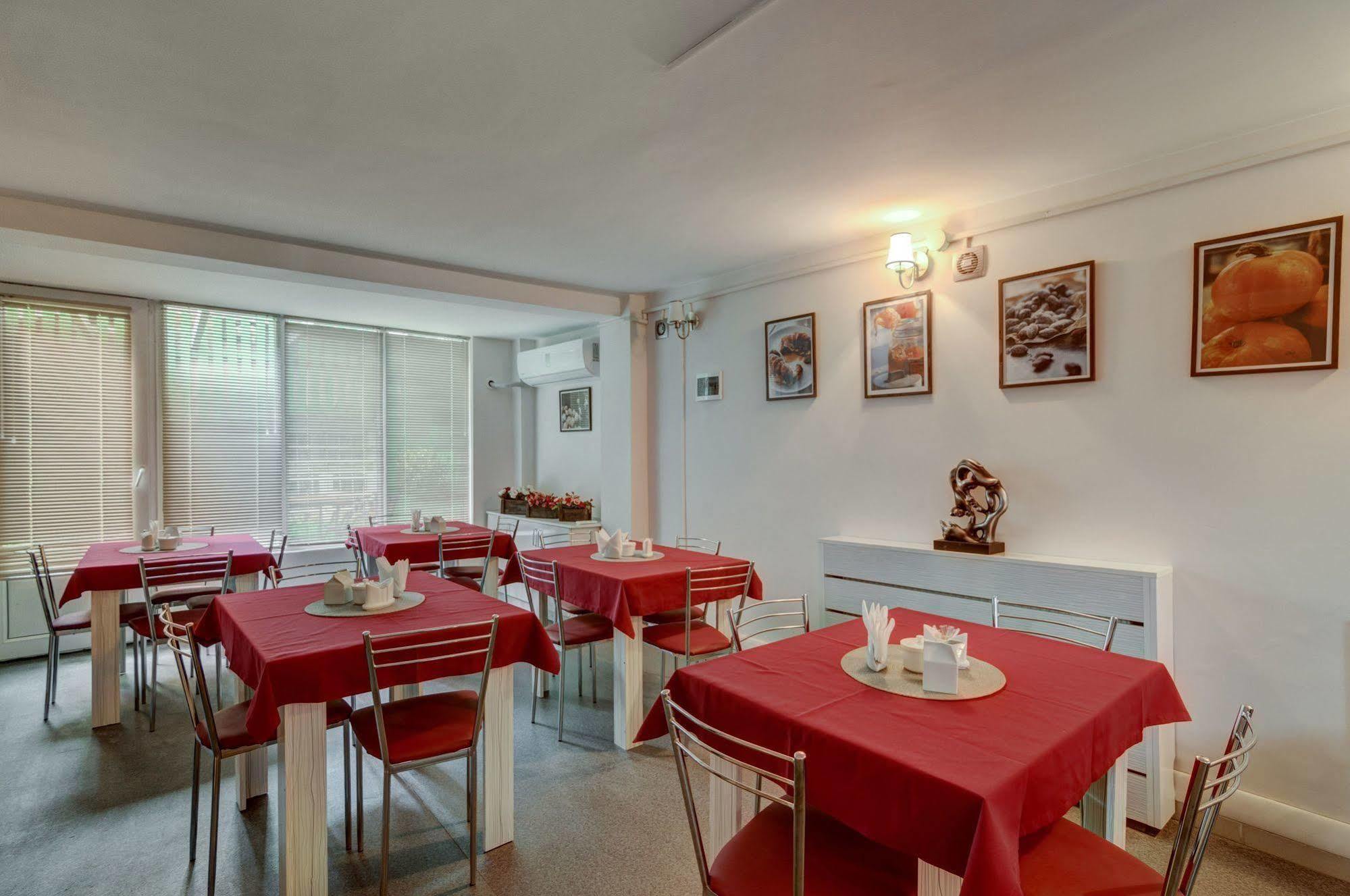 Liva Hotel Tbilisi Buitenkant foto